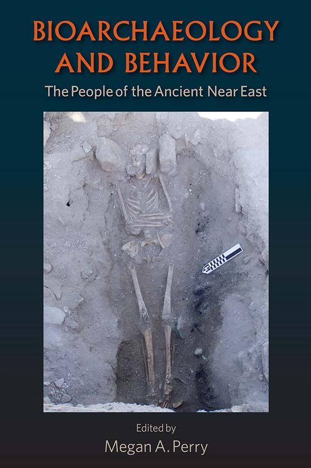 Bioarchaeology and Behavior by Megan A. Perry