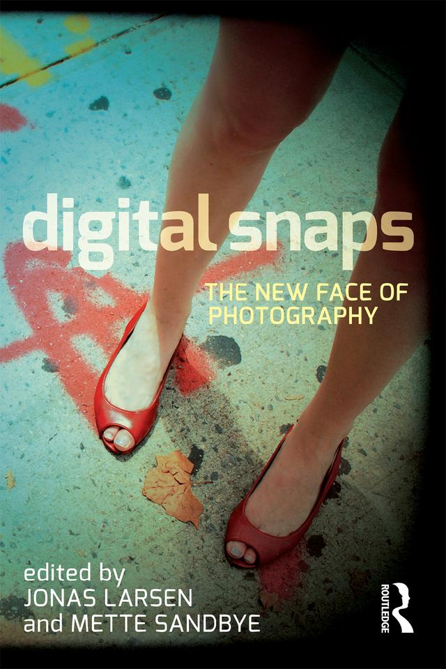 Digital Snaps by Jonas Larsen, Mette Sandbye