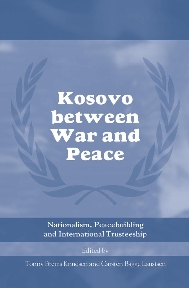 Kosovo between War and Peace by Carsten Bagge Laustsen, Tonny Brems Knudsen